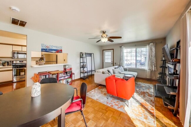 Foto del edificio - 408 Trenton Ct