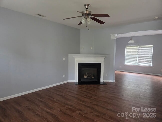 Building Photo - 180 Flanders Dr