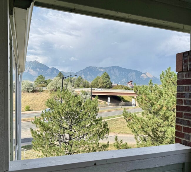 Building Photo - 33 S Boulder Cir
