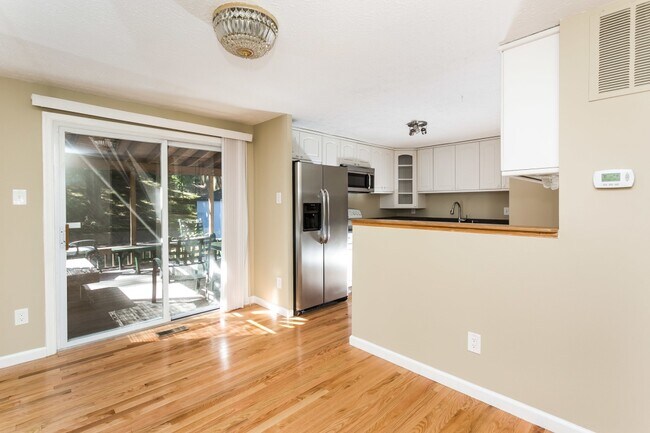Building Photo - 4417 Hallfield Manor Dr