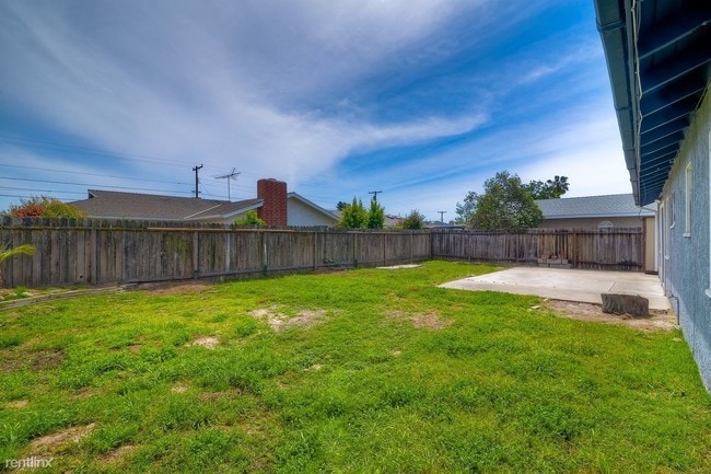 Building Photo - 4781 Mount Bigelow Dr