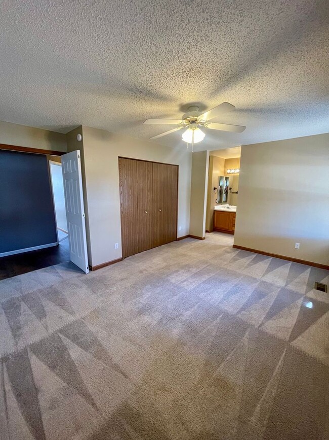 Building Photo - Widefield 5 bedroom Rancher