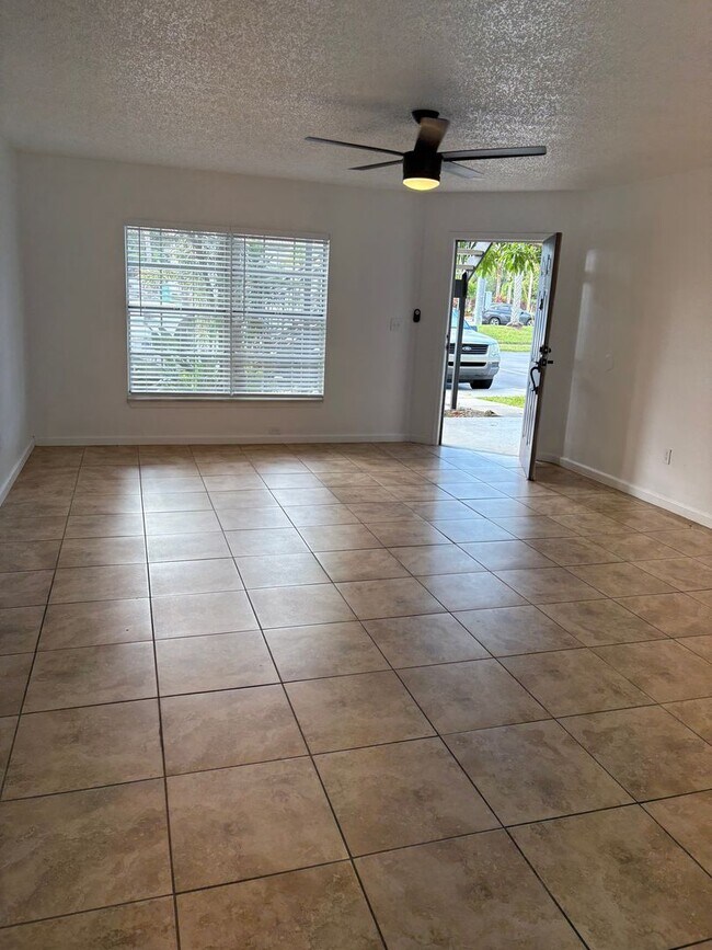 Foto del edificio - Newly remodeled 2/2 condo Winter Park  $300. incentive for move in by 2/15/2025