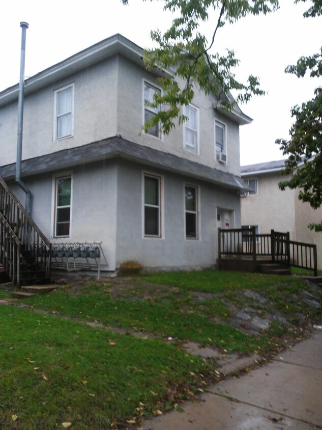 1018 Pine St, La Crosse, WI 54601 Apartments in La Crosse, WI