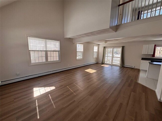 Foto del edificio - 100 Clinton Dr