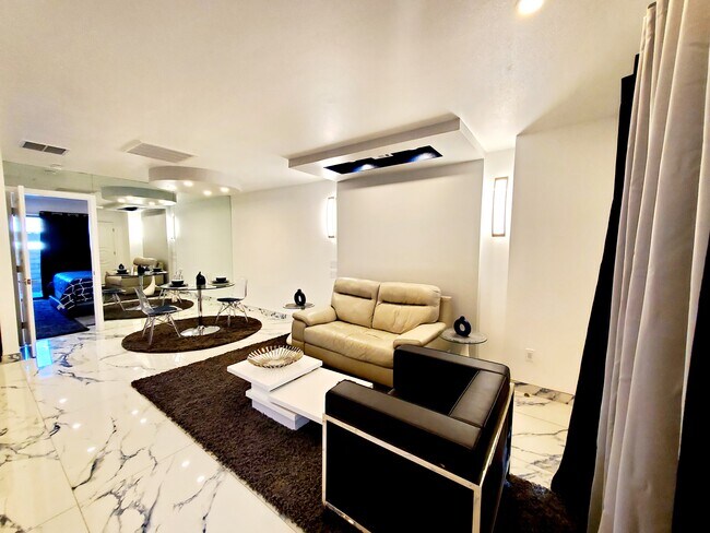 Building Photo - 470 S Calle Encilia