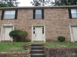 Building Photo - 1305 Foxborough Dr