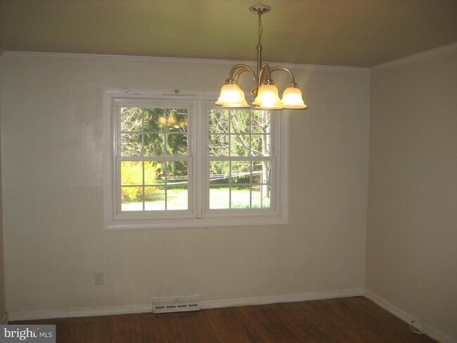 Building Photo - 1633 E Butler Pike
