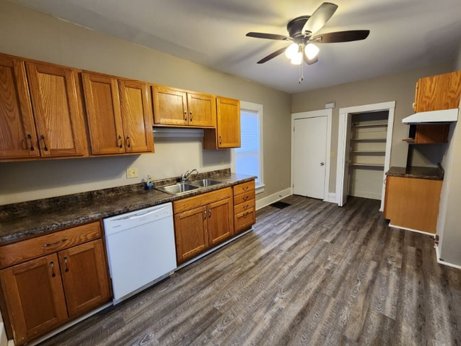 Building Photo - 2330 Grand Ave