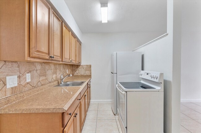 Building Photo - Hollywood Apartments