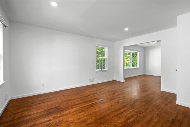 Building Photo - Lakeside Drive HOA