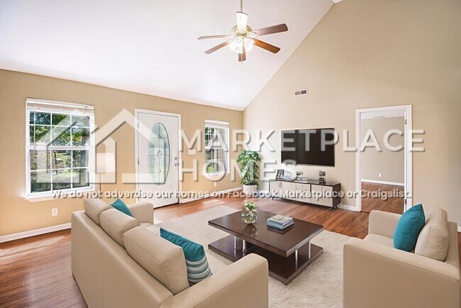 Foto del edificio - 371 Orange Blossom Trail