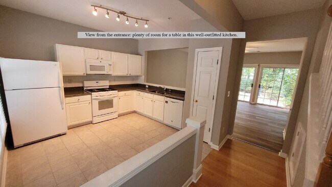 Building Photo - Bright 2-Bedroom Townhome Near Avalon & Downtown Alpharetta