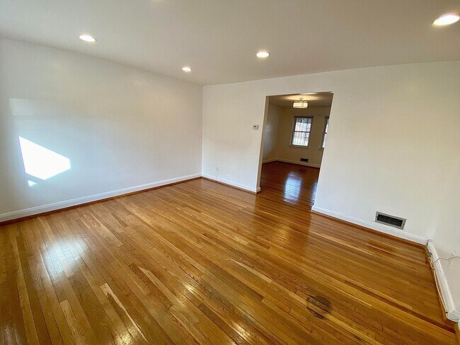 Foto del edificio - Charming 3 Bedroom/2 Bathroom Townhome in Loch Raven, MD!