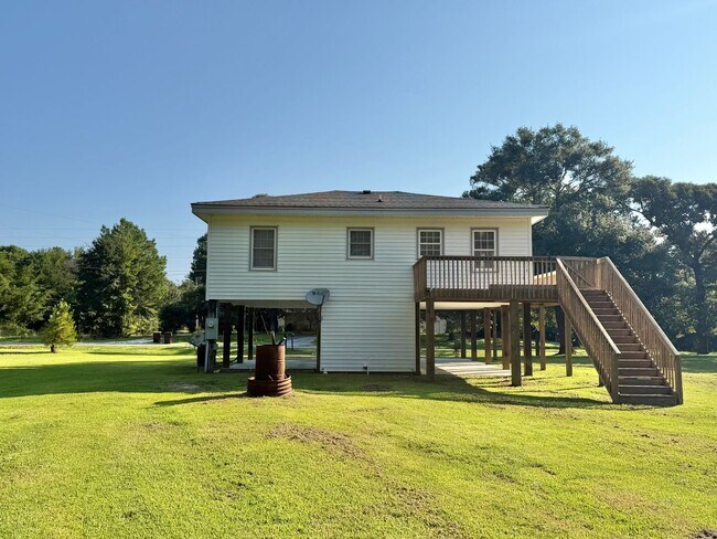 Building Photo - 646 Mill Creek Rd