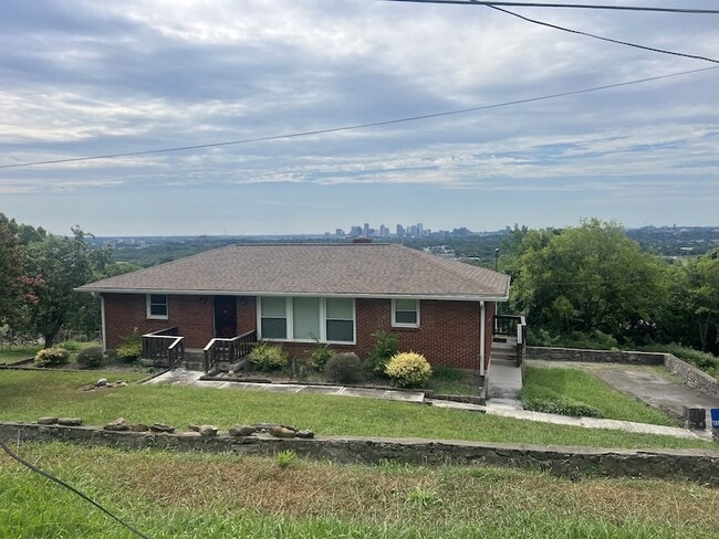 Building Photo - 2110 Summitt Ave
