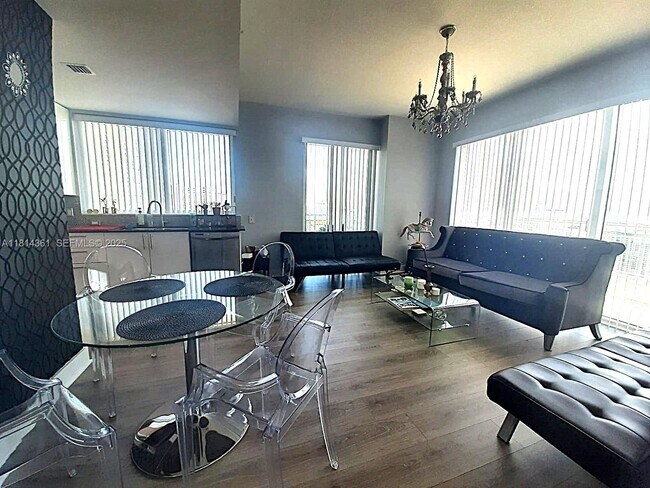 Foto del edificio - 60 SW 13th St