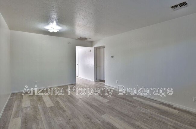 Foto del edificio - 1702 W Vogel Ave