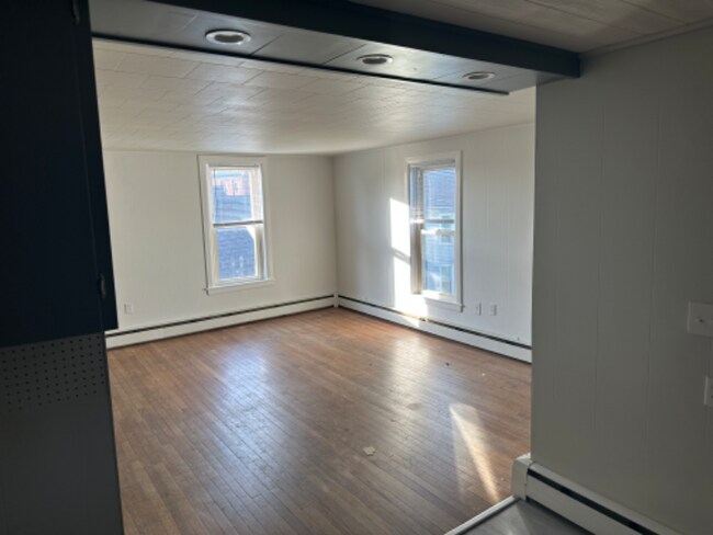 Foto del edificio - 125 W 2nd St