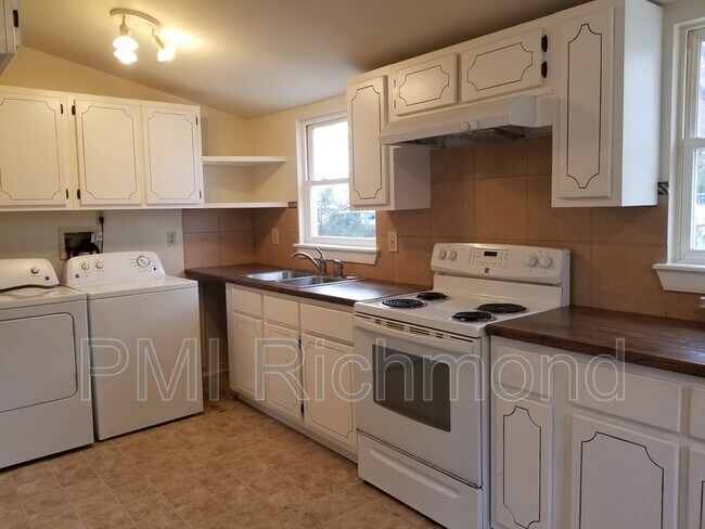 Building Photo - 6108 Ullswater Ave
