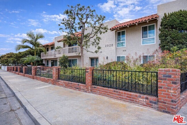 Foto del edificio - 2020 Graham Ave