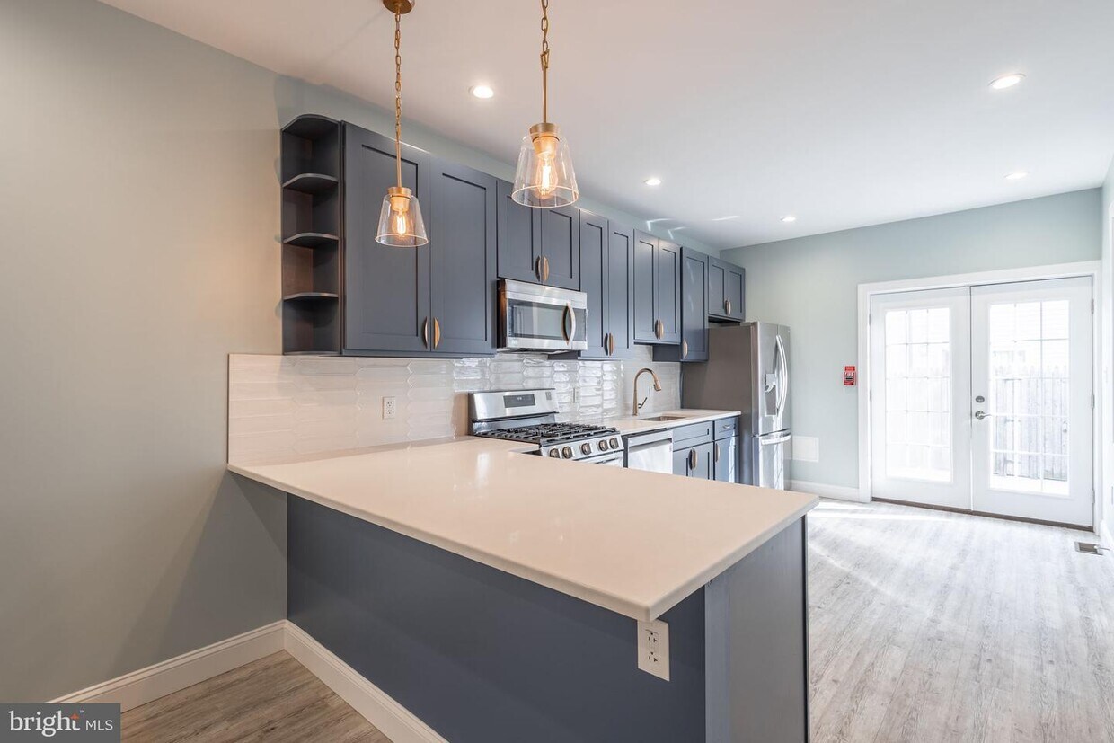Foto principal - 3030 W Girard Ave