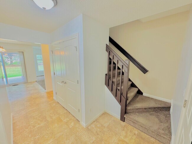 Foto del edificio - 2102 Oakwood Dr