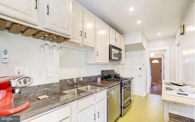 Building Photo - 614 Ingraham St NW