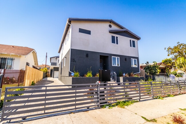 Building Photo - 1737 S Longwood Ave