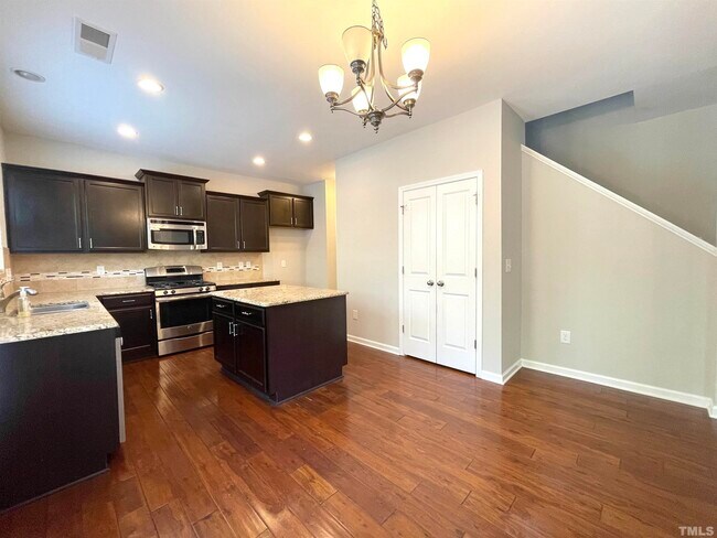 Building Photo - 122 Tweedbank Ct