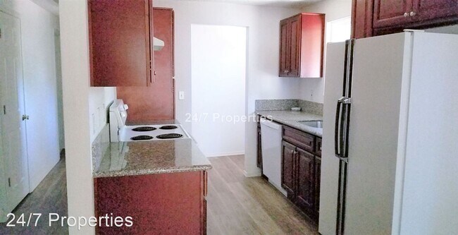 Foto del edificio - 3 br, 1 bath House - 14545 SE Bunnell St.