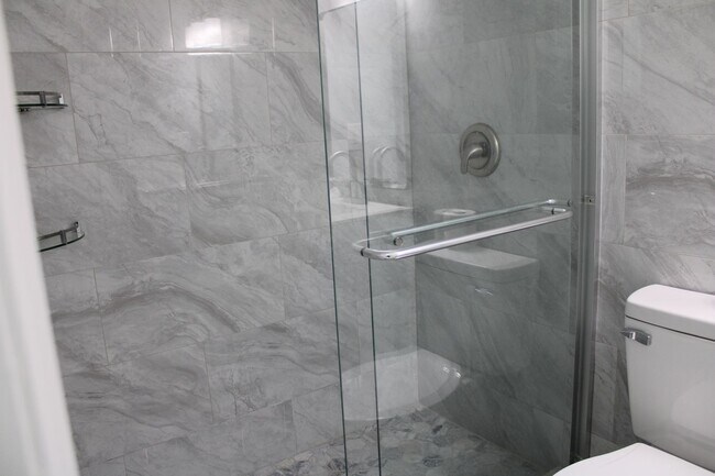 Foto del edificio - For Rent – 3-Bed / 2.5-Bath Deep Water Canal, Canal-Front Home with a Floating Dock,  totally ren...