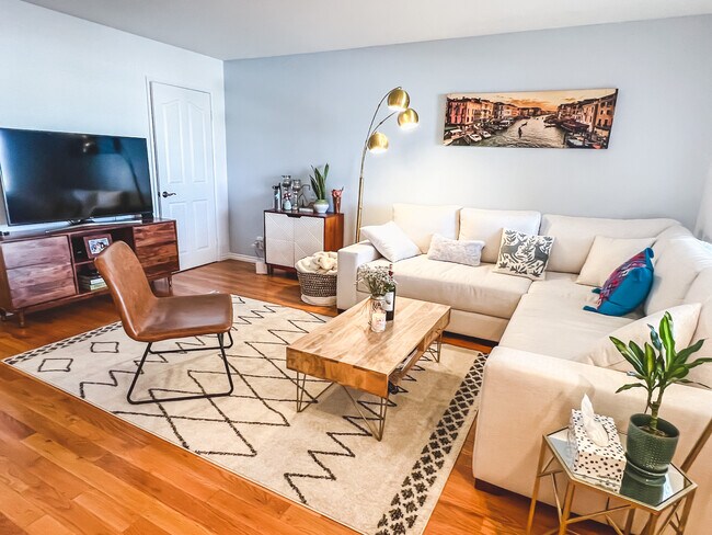 Living Room - 845 Brooks Ave