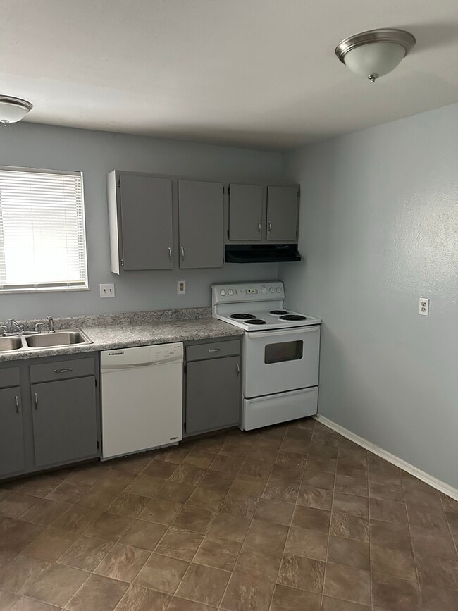 Building Photo - 1116 Laredo Ave