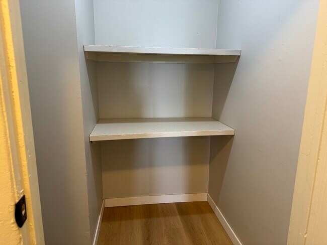 Photo du bâtiment - 2 Bed 1 Bath Unit in Edmonton, AB