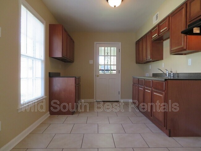 Building Photo - 3498 Suzanne Dr