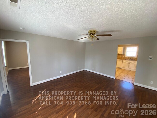 Foto del edificio - 911 Skyland St