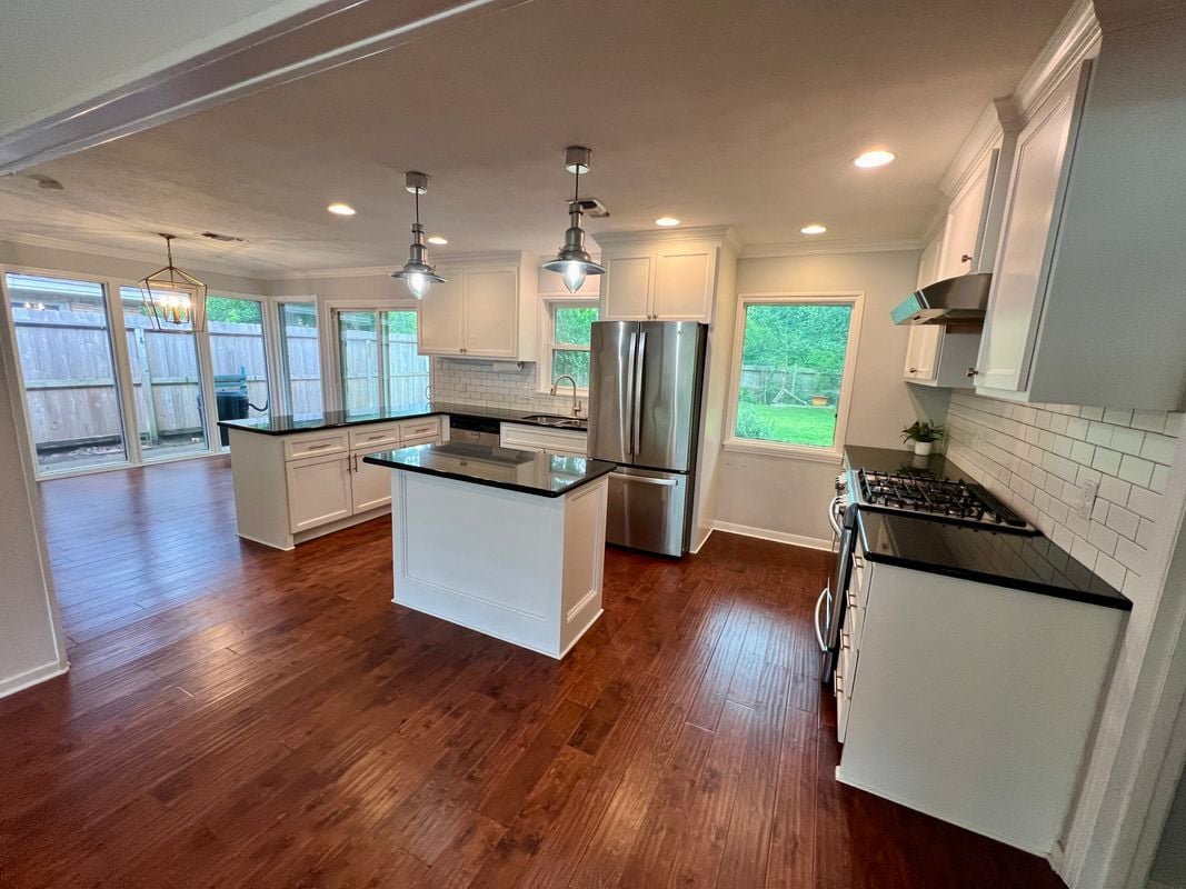 Building Photo - 515 Azaleadell Dr