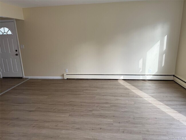 Foto del edificio - 287-289-289 Stewart Ave