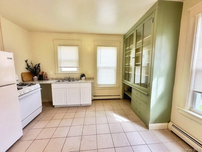 Building Photo - 236 Mansion St