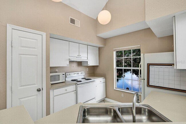 Building Photo - 9274 Lake Chase Island Way