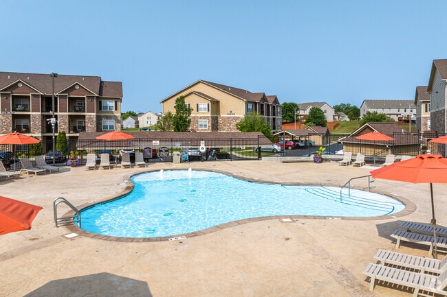 Piscina - Heights at Delaware Ridge