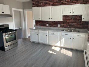 Building Photo - 4 Church St