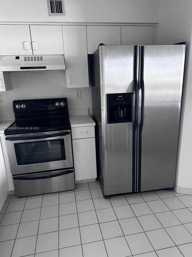 Building Photo - 3300 NE 191st St