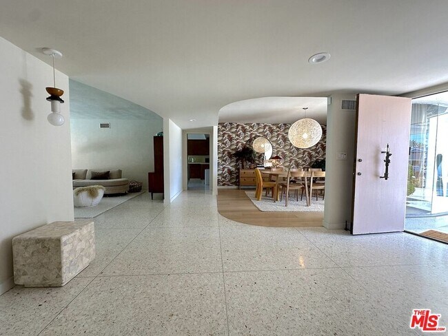 Foto del edificio - 6414 Senford Ave