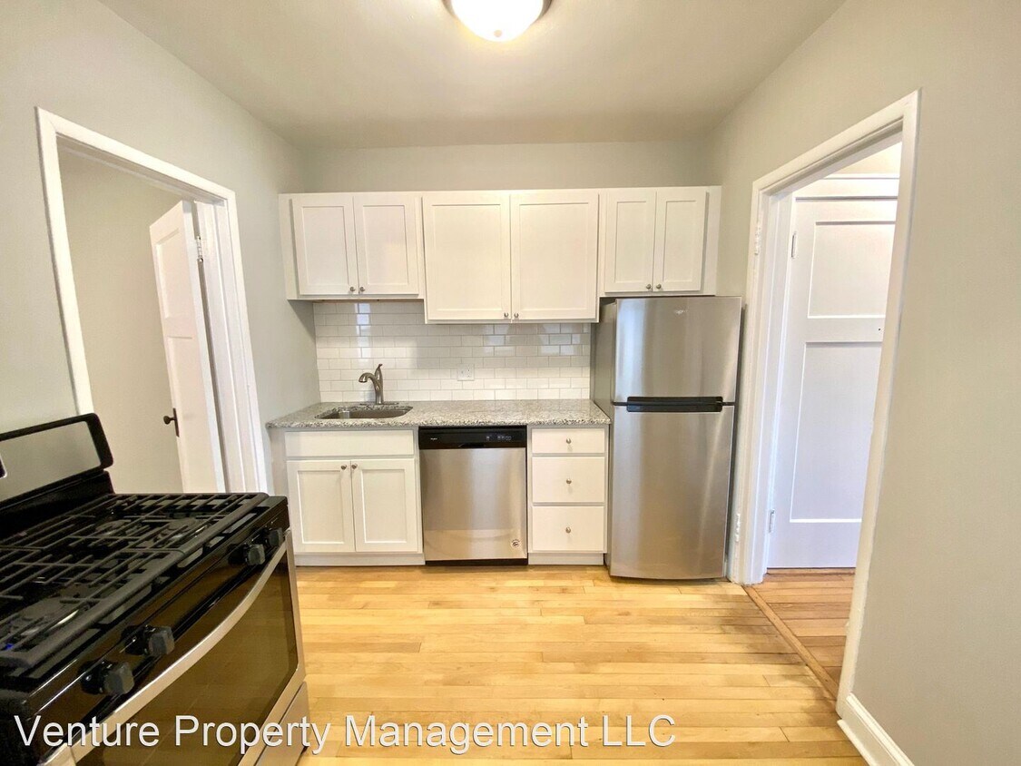 Foto principal - 3279 S Kinnickinnic Ave