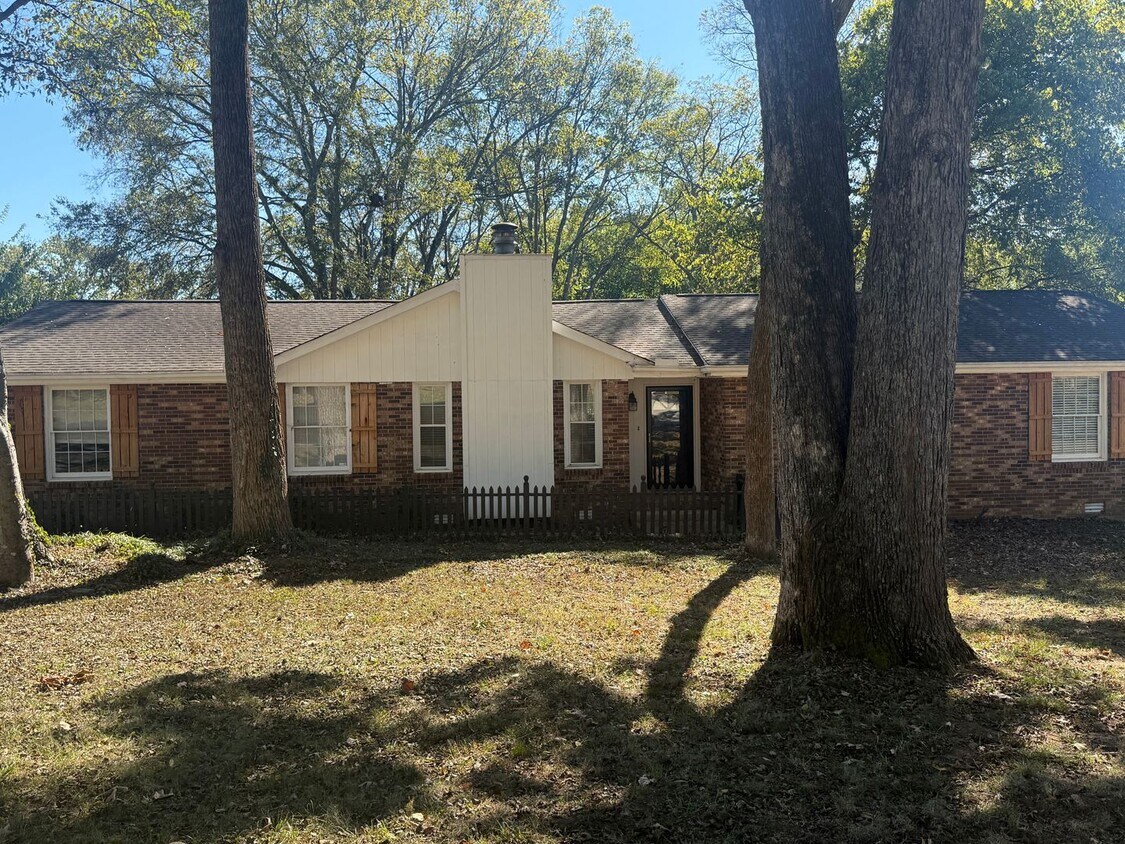 Foto principal - Quiet Hendersonville Neighborhood