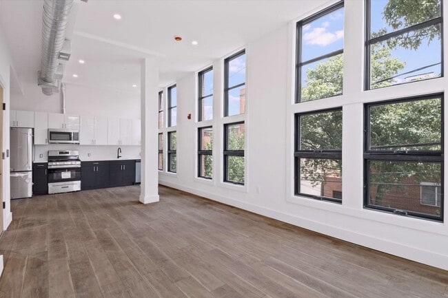 Building Photo - 375 Monmouth St