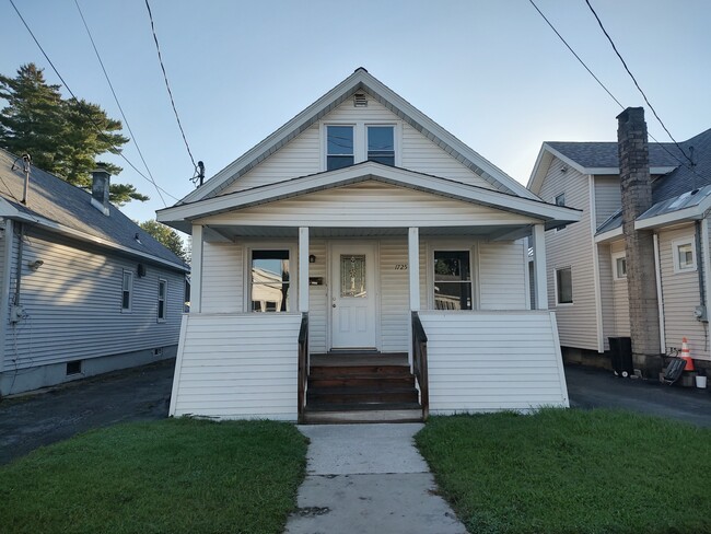 Building Photo - 1725 Avenue M