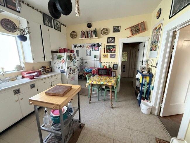 Photo - 700 Apgar St House